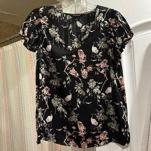 Banana Republic short-sleeved polyester top. Size: Small